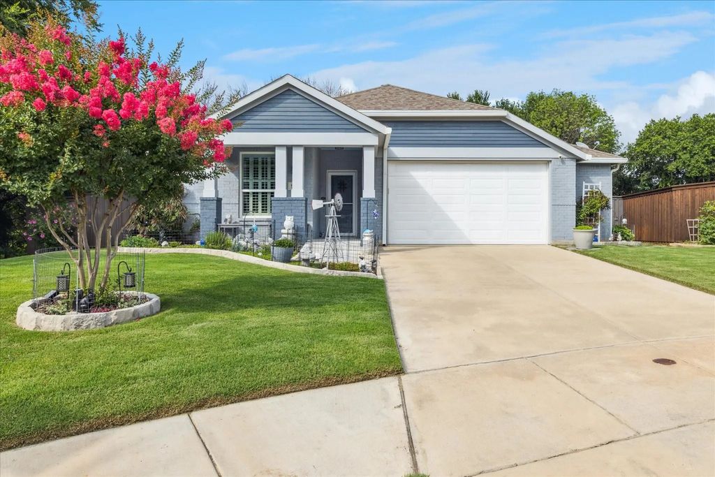 901 Freesia Drive, Little Elm