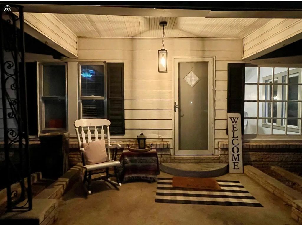 301 S Ave. H, Olney