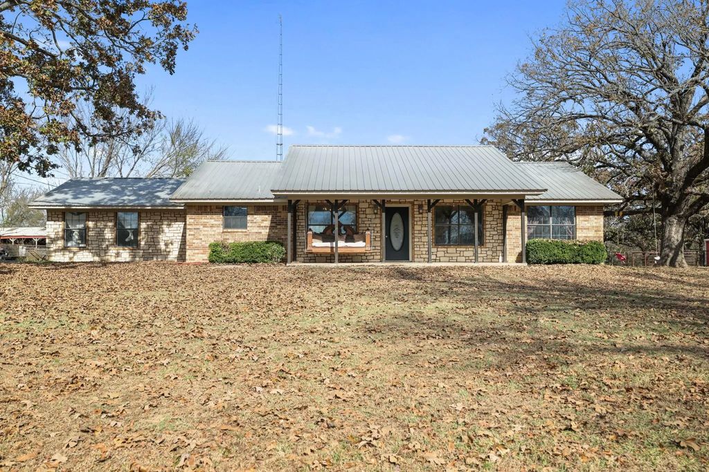 2467 County Road 1220, Lake Creek