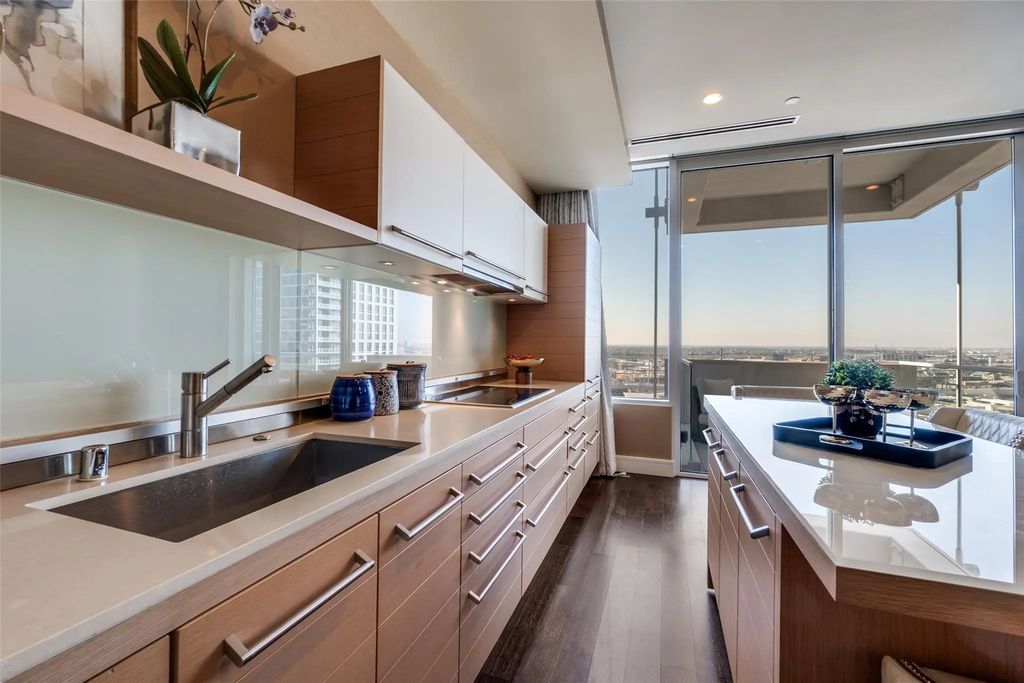 2408 Victory Park Lane 1031, Dallas