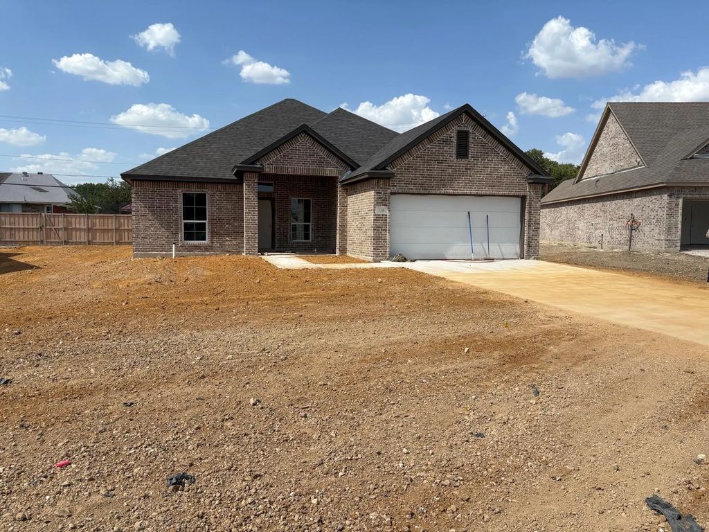 210 Alice Court, Grand Prairie
