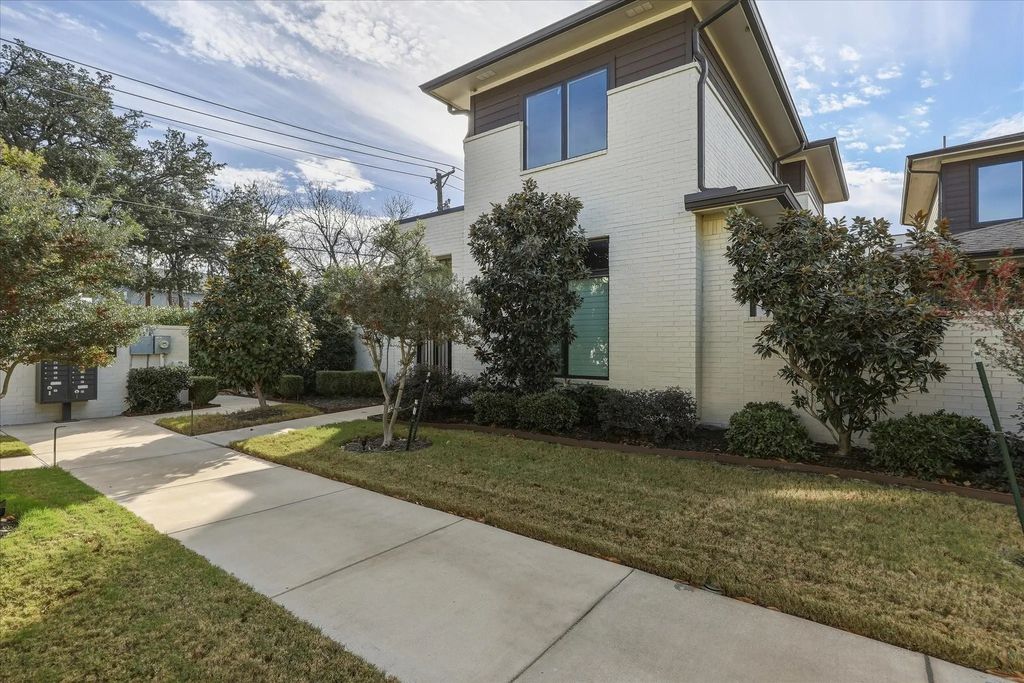 324 Nursery Lane, Fort Worth
