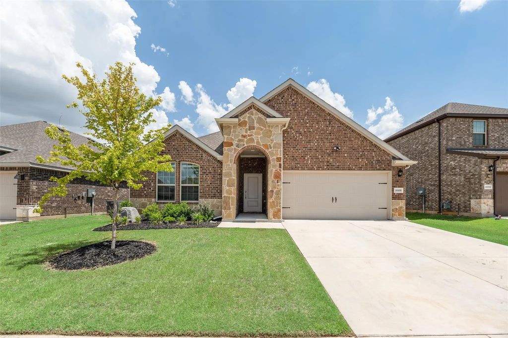 10108 Autumn Leaves Lane, Aubrey