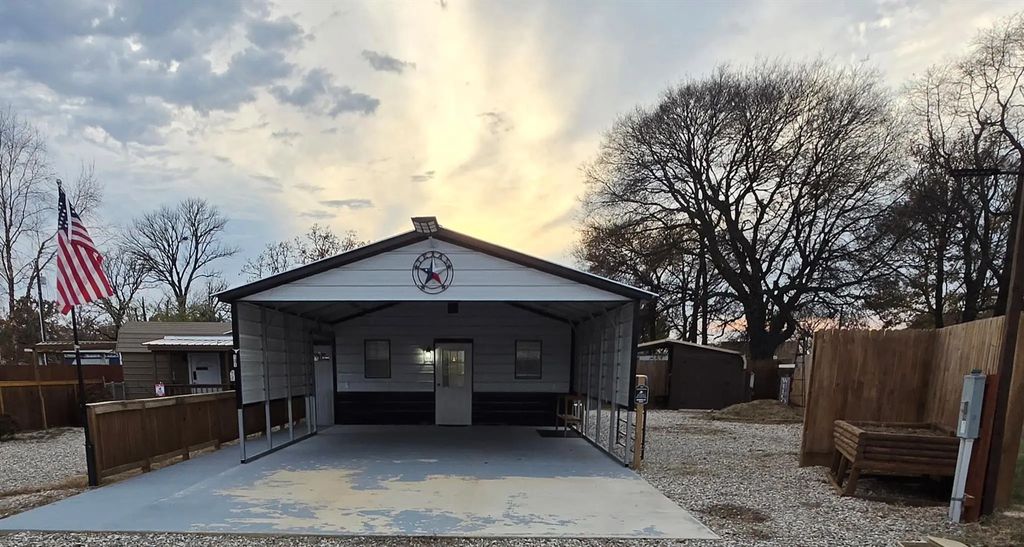 121 Arrowhead, Quitman