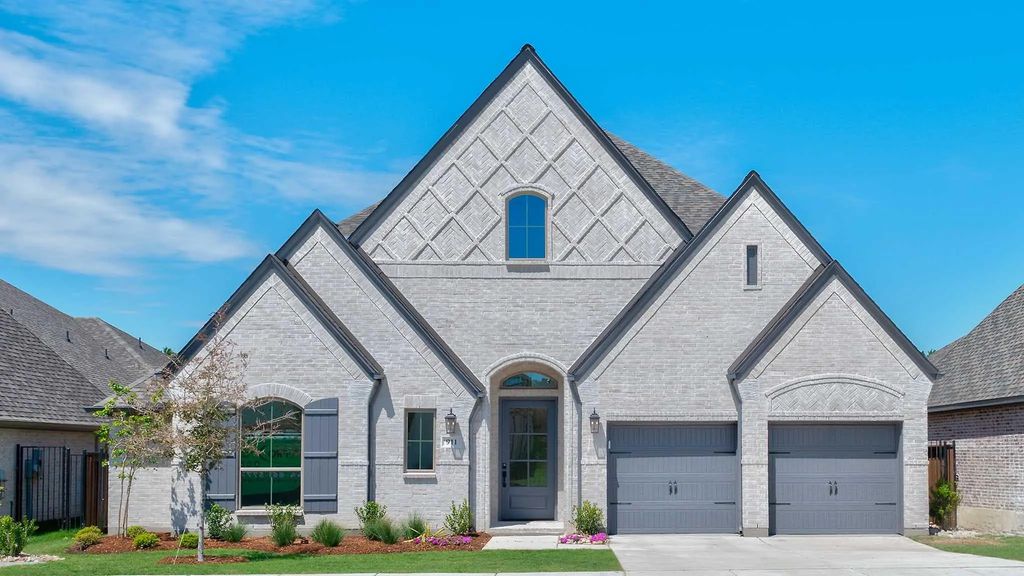911 River Sky Road, Lavon