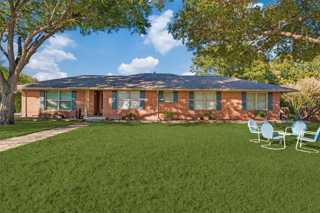 907 E Texas Street, Grapevine