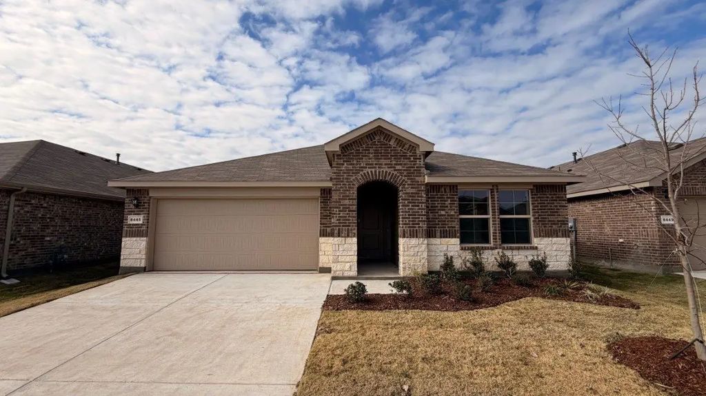 8445 Hollymead Lane, Fort Worth