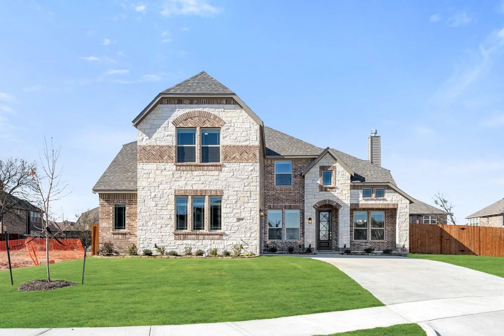 219 Memory Lane, Waxahachie