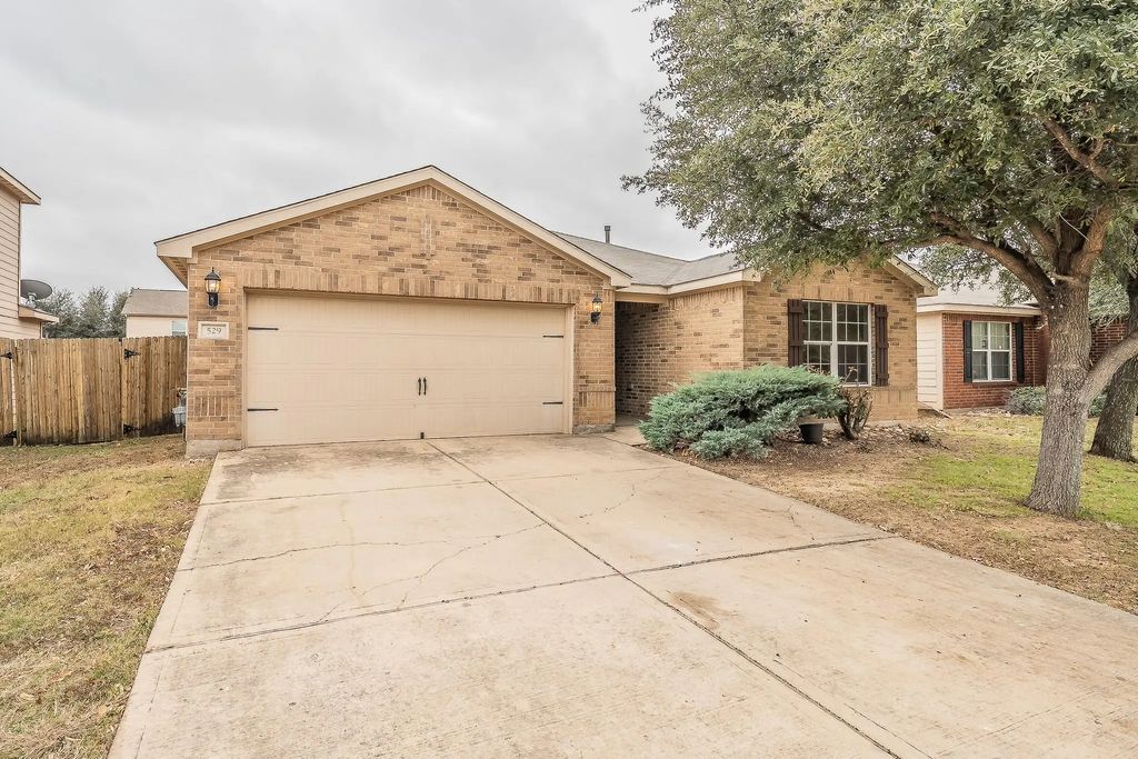 529 Hidden Dale Drive, Fort Worth