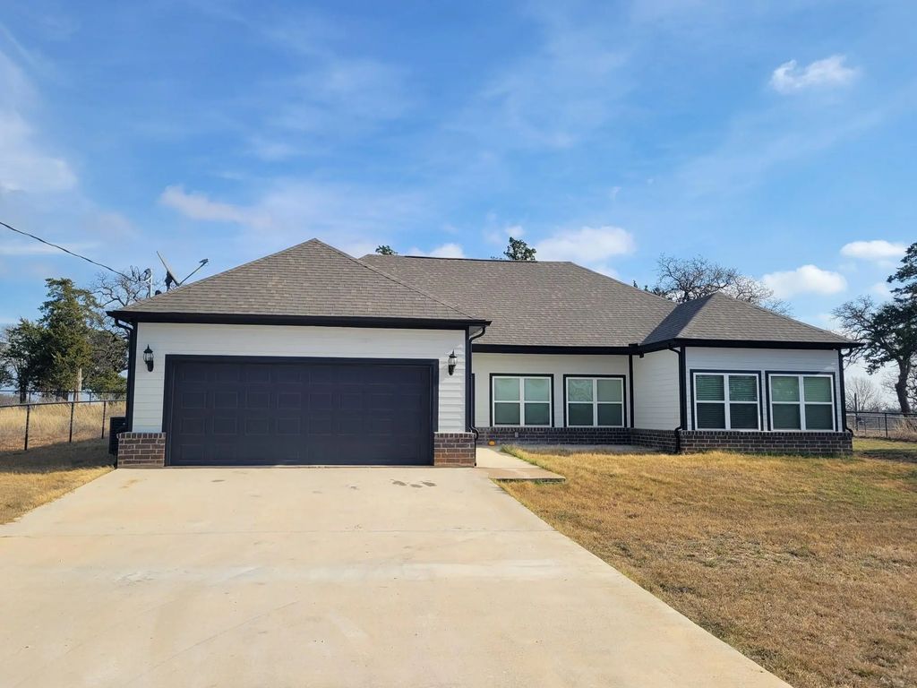 145 Cr 126, Whitesboro