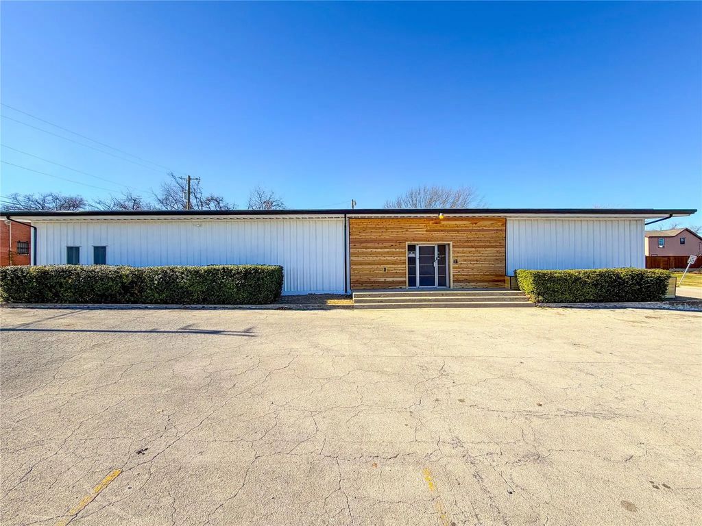 3850 South Freeway, Fort Worth