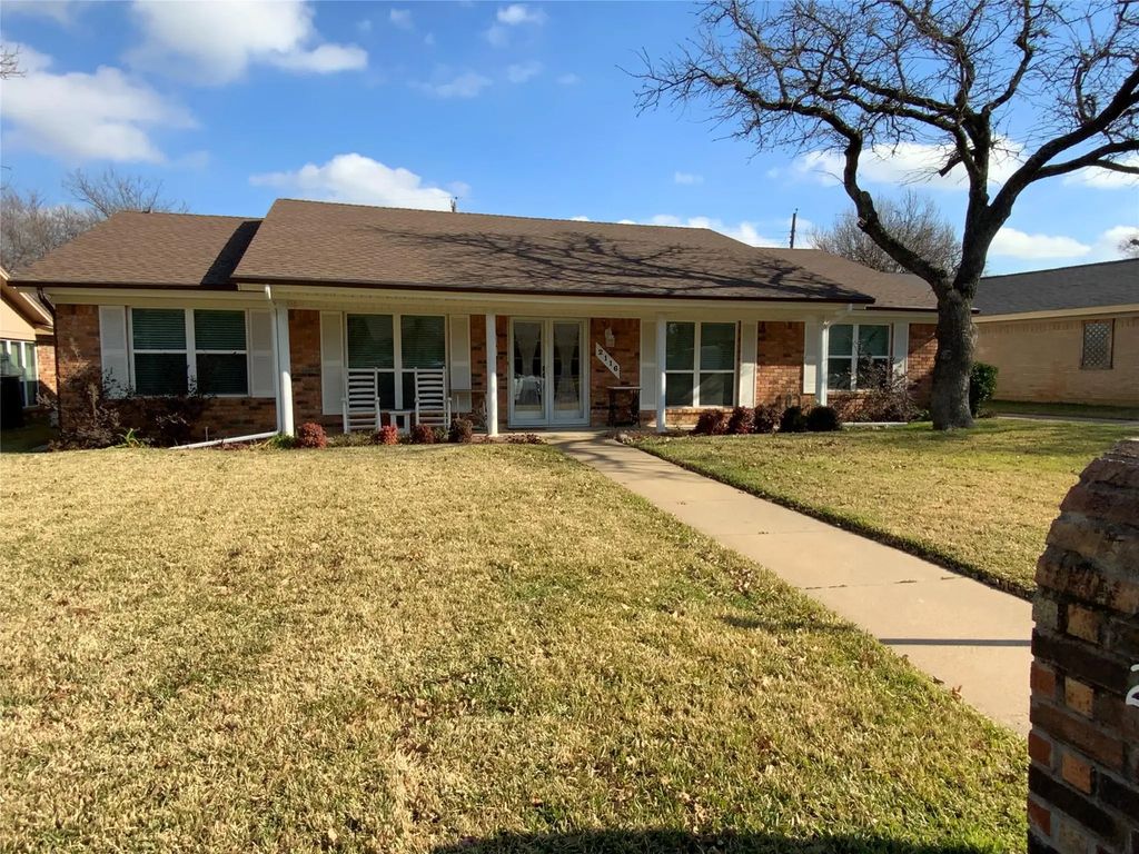 2116 Stratford Drive, Bedford