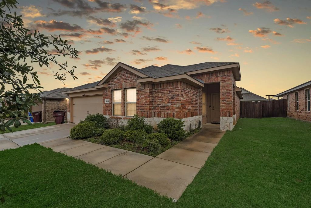 2121 Tulipwood Drive, Royse City