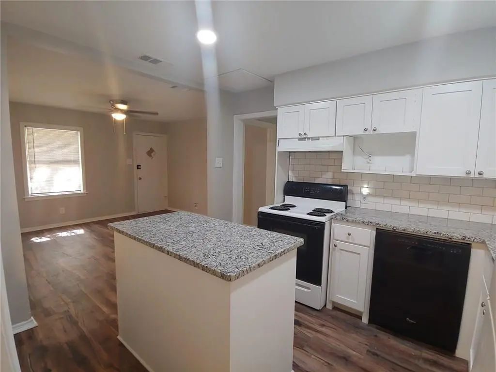 2347 Village Way, Dallas