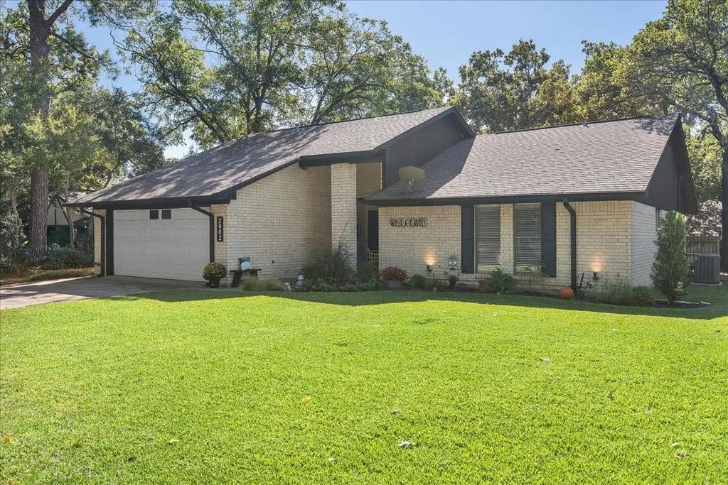 3402 Hialeah Drive, Arlington