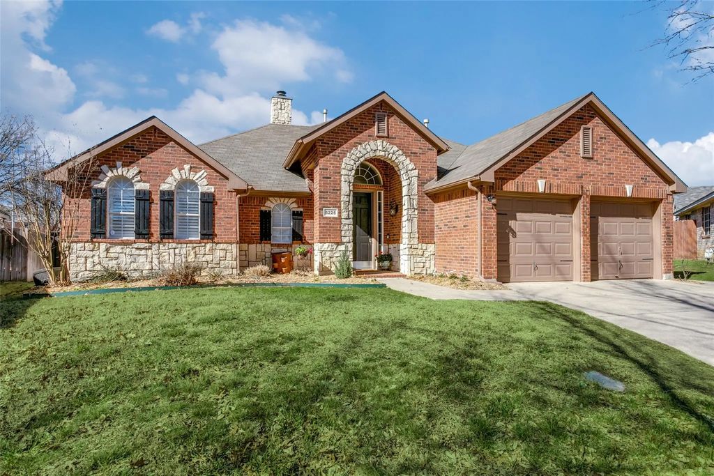 5225 White Sands Drive, Fort Worth