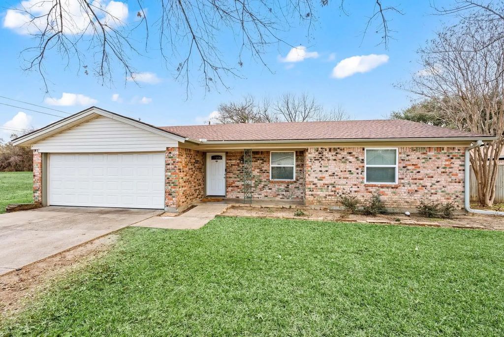532 Holly Hill Drive, Hurst