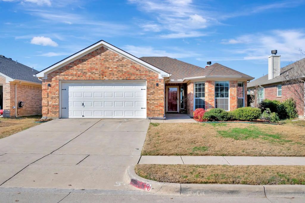 10865 Braemoor Drive, Fort Worth