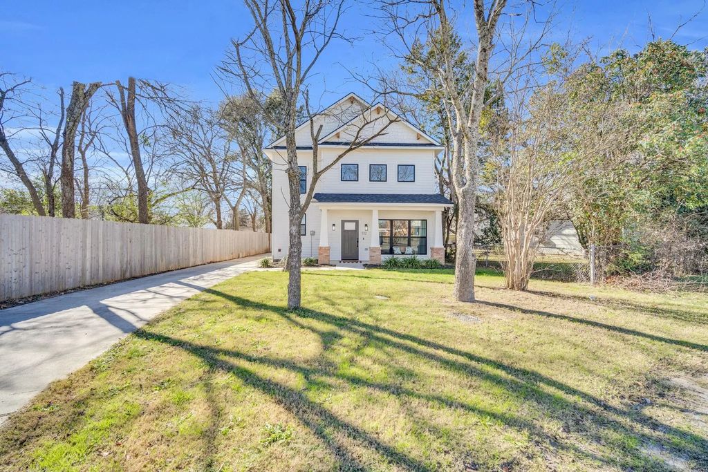 512 E Parks Avenue, Waxahachie