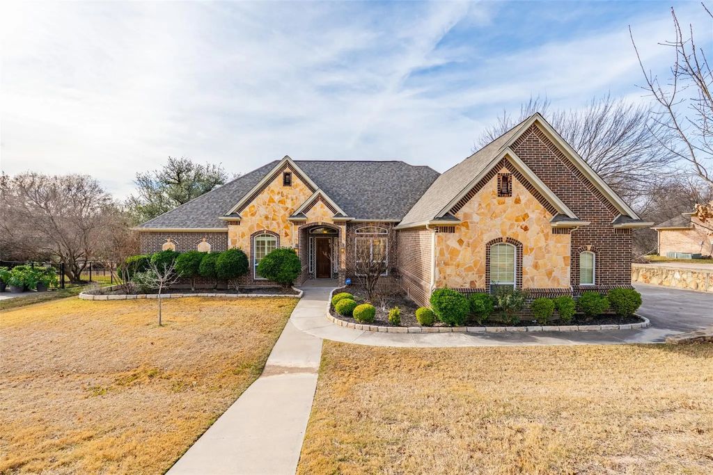 109 Creekwood Court, Lakeside