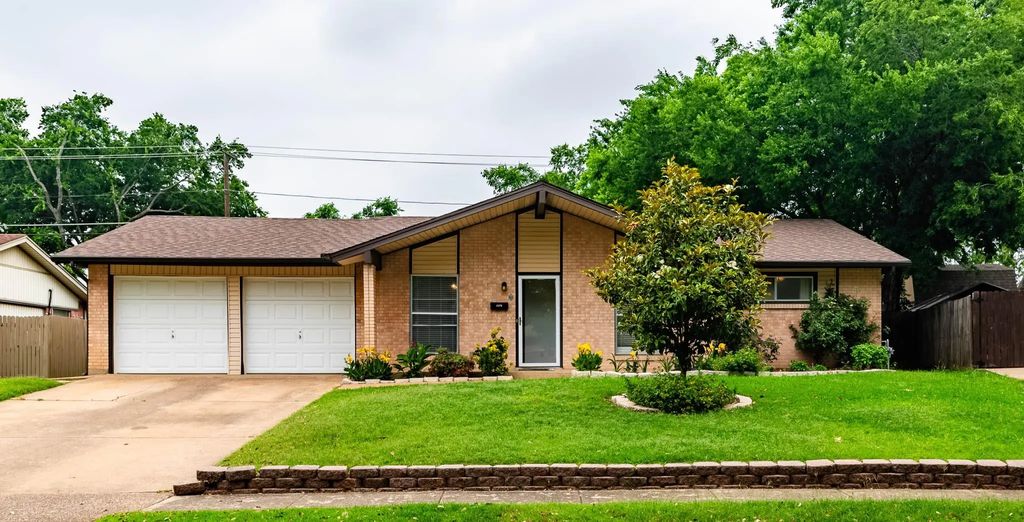 3213 Thames Street, Irving