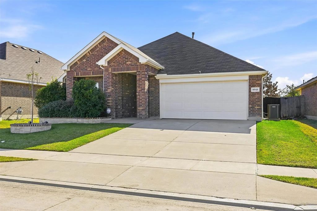8948 Devonshire Drive, Fort Worth