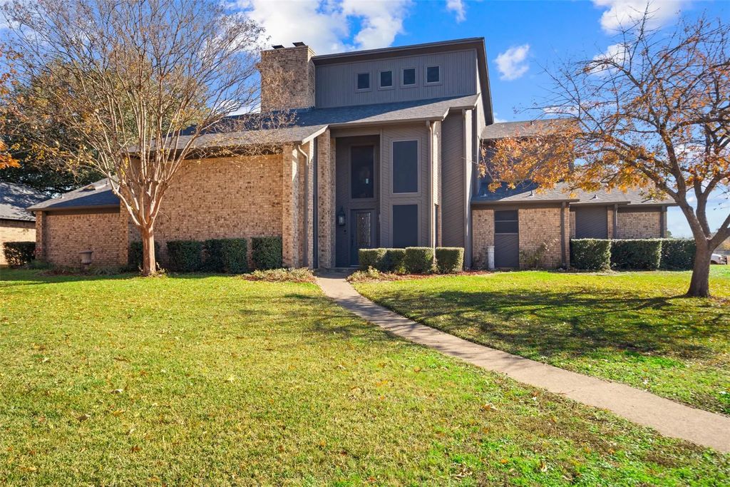 404 Laurel Trail N, Terrell