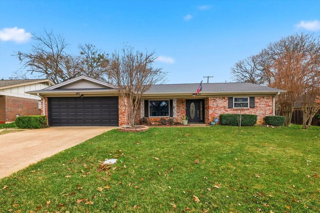 324 Moore Creek Road, Hurst