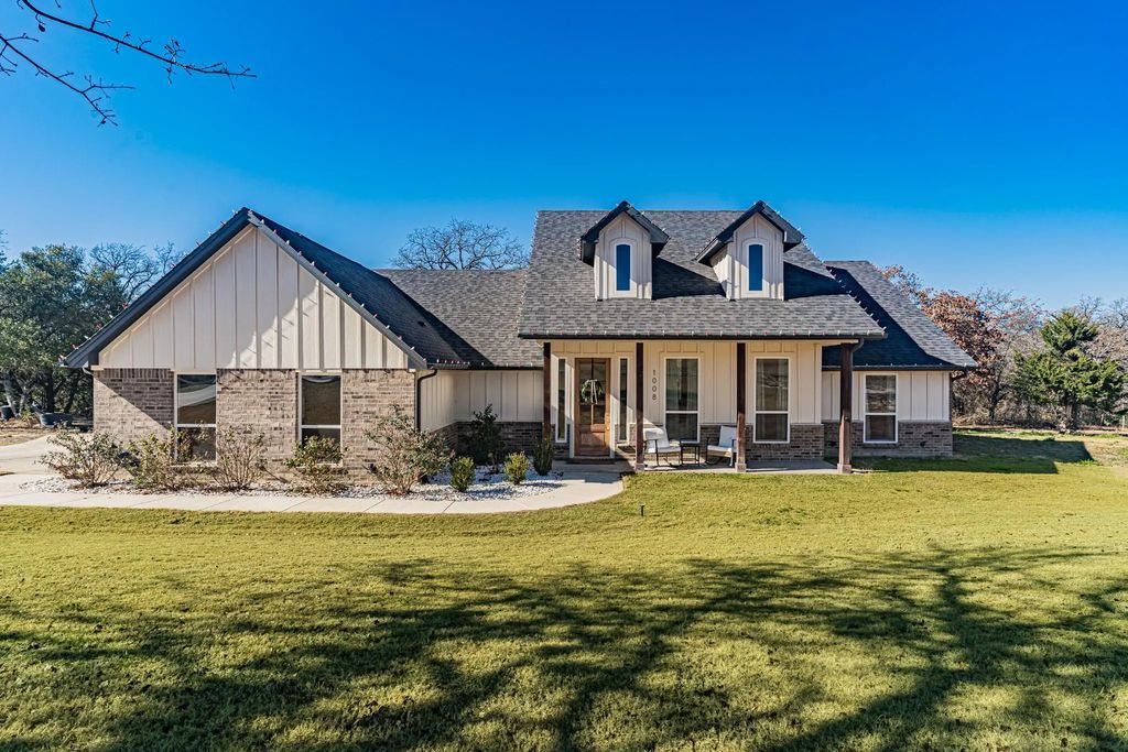 1008 Leo Lane, Poolville