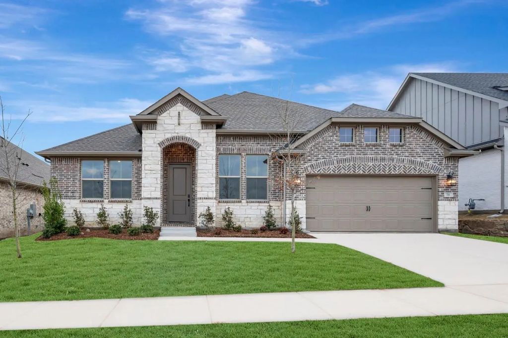 711 Emerald Heights, Lavon
