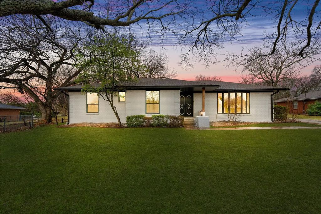 328 E Pleasant Run Road, DeSoto