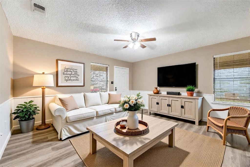 309 N Pecan Street, Leonard