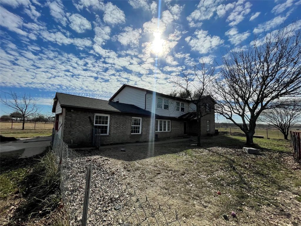 301 Blue Ribbon Road, Waxahachie