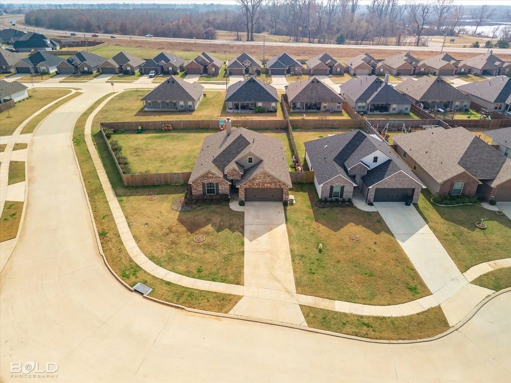 327 Ouchita Lane, Bossier City