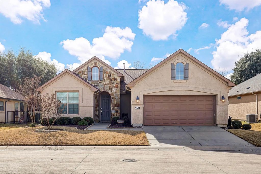 9601 Ravenwood Drive, Denton