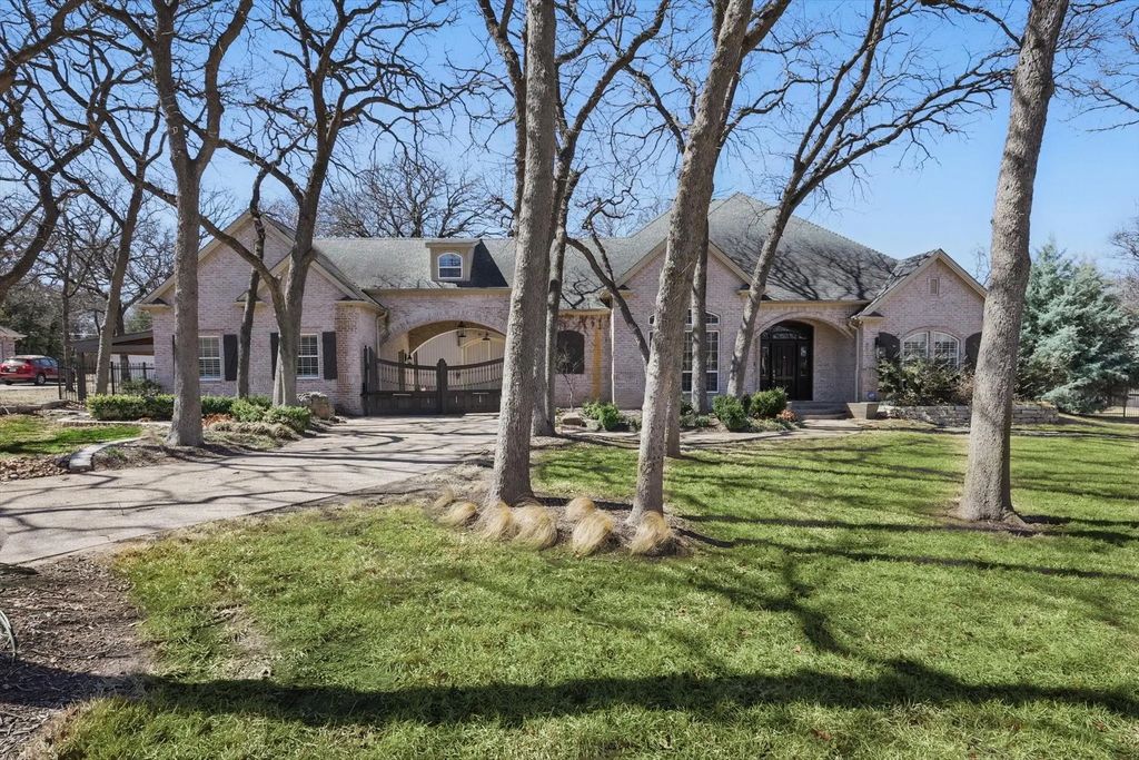 1014 Oak Tree Drive, Fort Worth