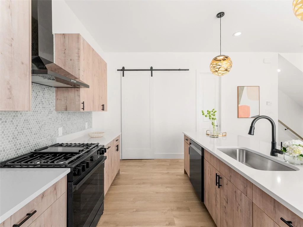 2015 N Prairie Avenue 205, Dallas