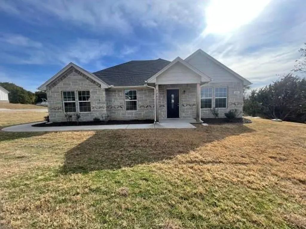 2301 Creek Drive, Granbury