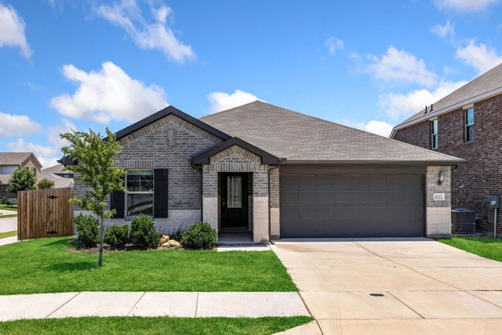 6312 Spooky Cat Trail, Fort Worth