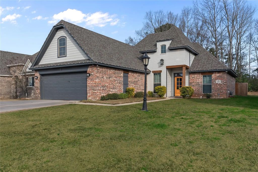 619 Lessie Drive, Stonewall