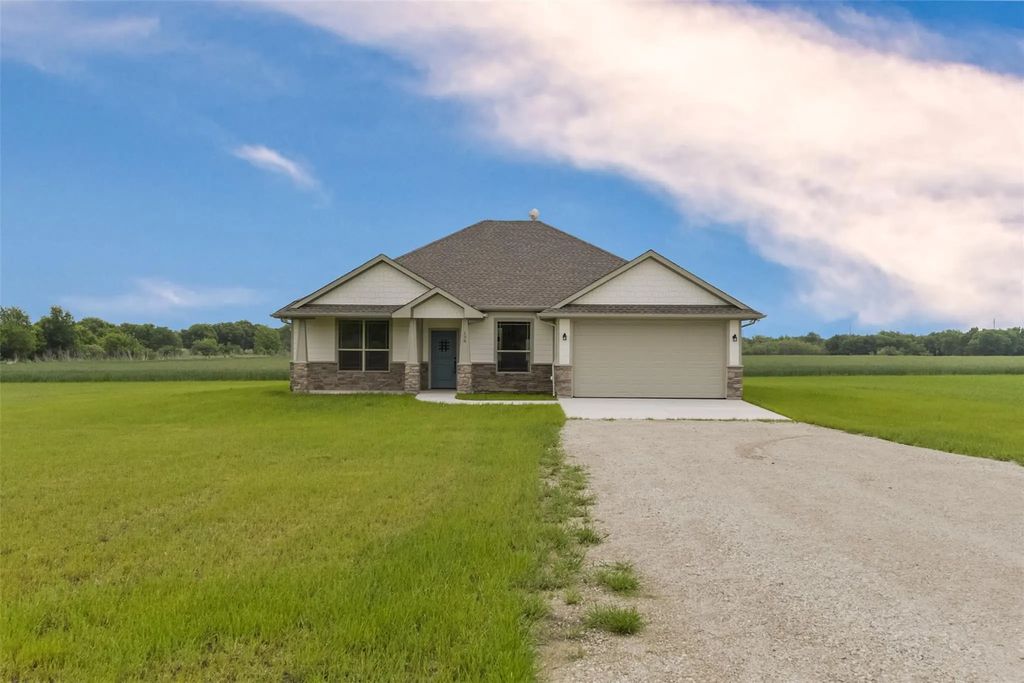 138 Zmolek Road, Alma