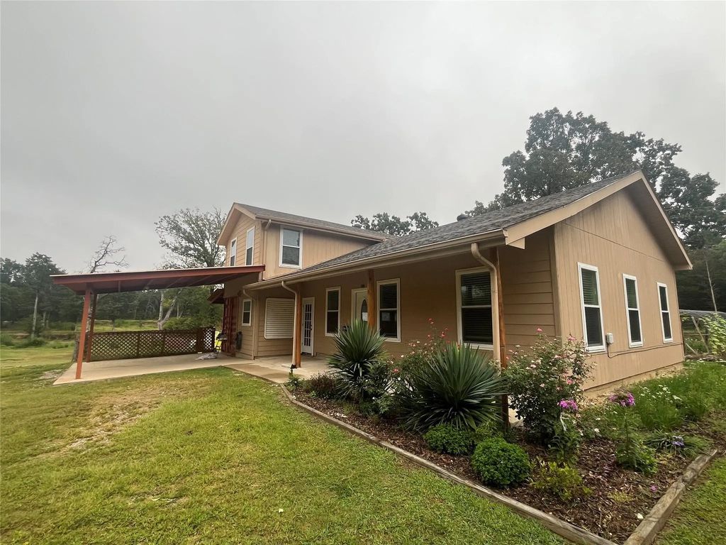 12046 Center Street, Quinlan