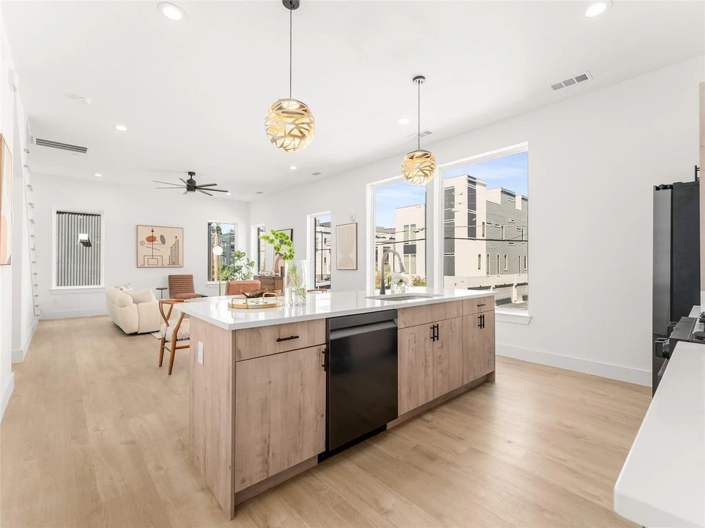 2015 N Prairie Avenue 203, Dallas