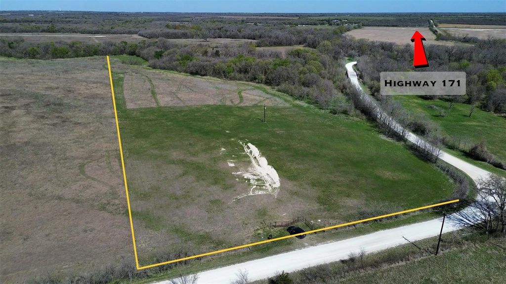 1137 County Road 3373, Hubbard