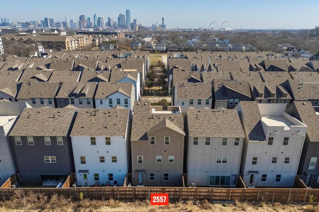 2557 Carmelita Street, Dallas