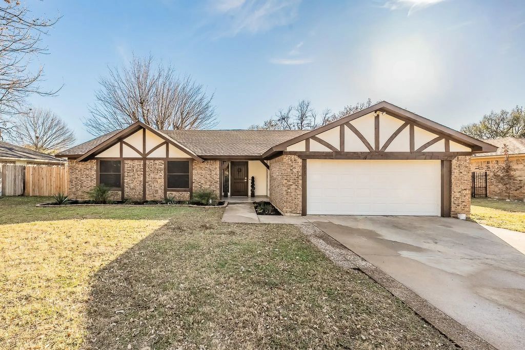 227 Norwich Drive, Hurst