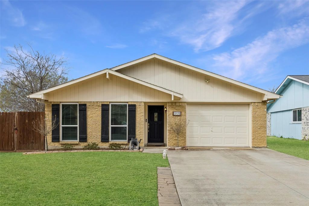 2919 Rayswood Drive, Carrollton