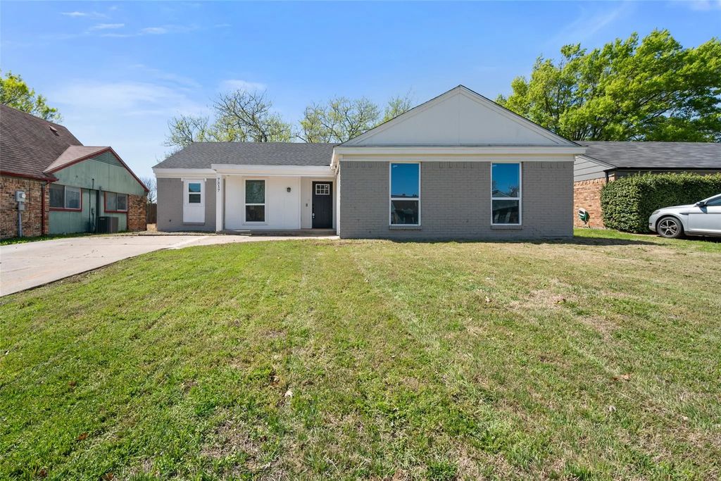 7317 Strawberry Way, Fort Worth