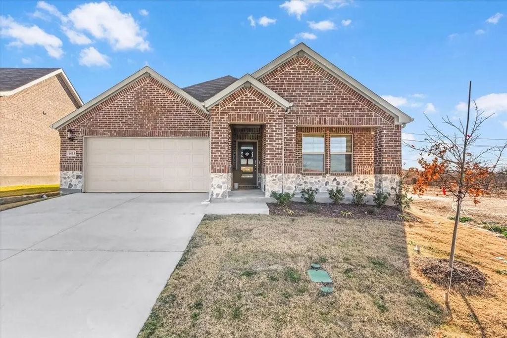 6653 Valley Lake Lane, Fort Worth