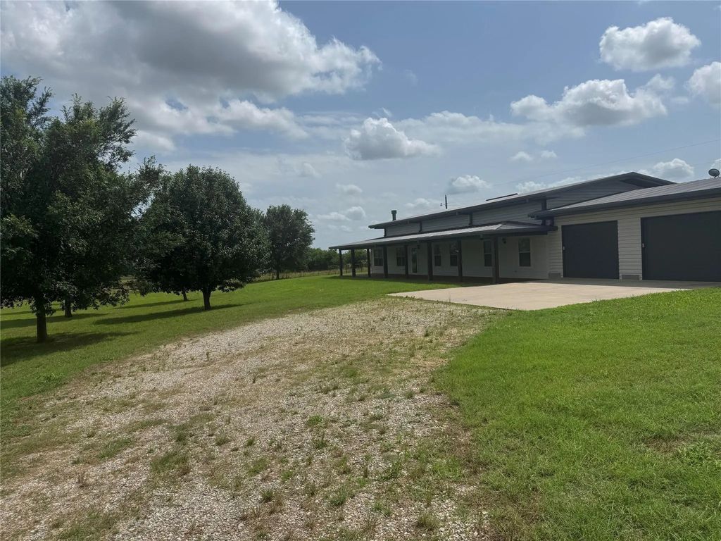 623 County Road 3130, Bonham